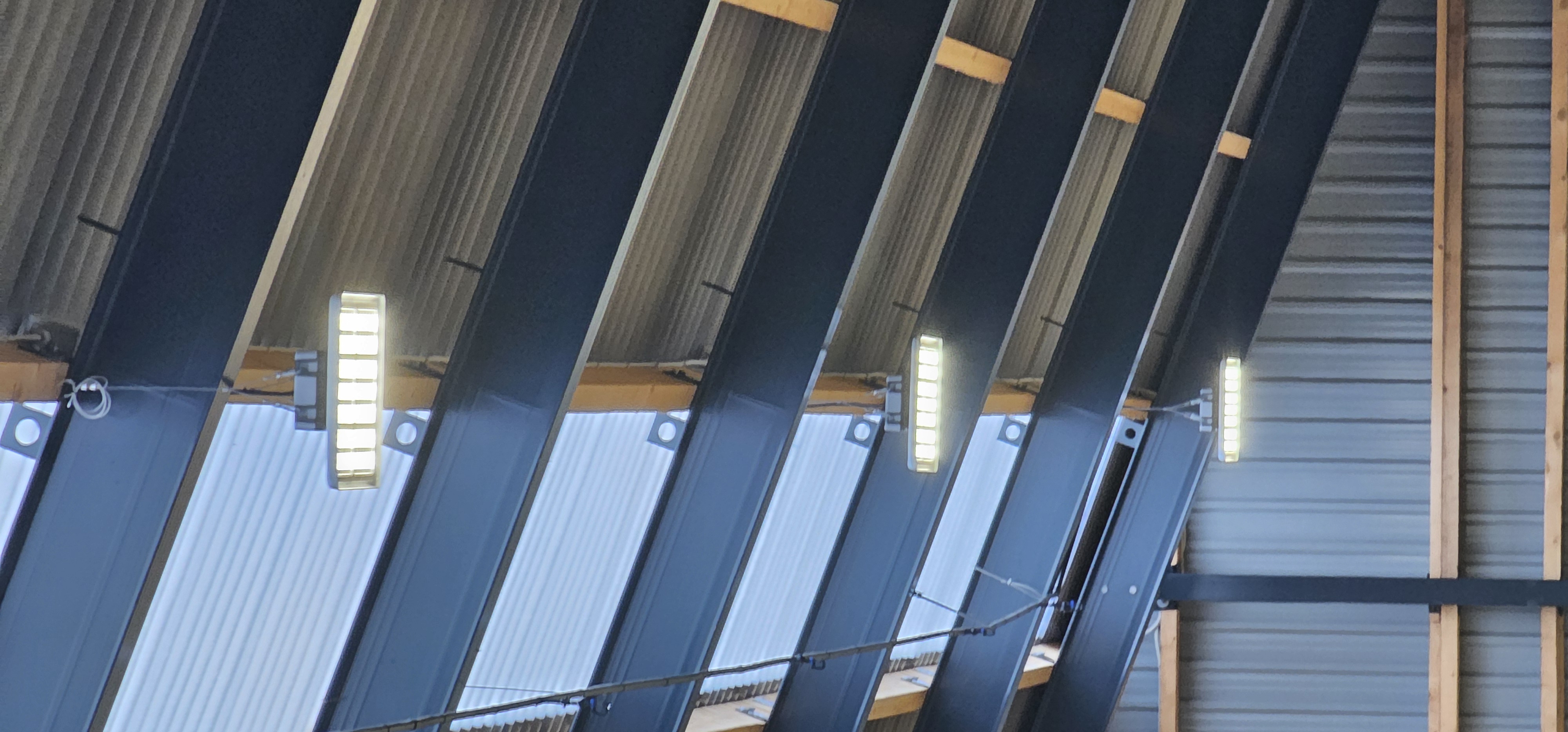 LED belysning i hestestald — RN Solutions